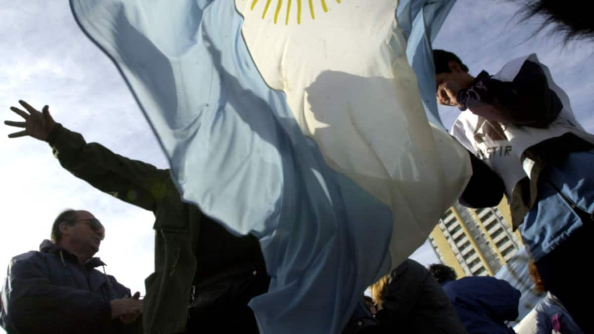 Argentina Faces Financial Strain as Ministry of Economics Redirects Funds to Other Creditors