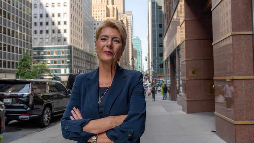 Karin Keller-Sutter, 177th and current president of the Swiss Confederation. Karin Keller-Sutter interview with Peter Hossli in front of Restaurant Osteria Laguna on 42nd street in Manhattan. Photo © Stefan Falke Stefan Falke Photography New York www.stefanfalke.com stefanfalke@mac.com (917) 214 9029 Karine Keller Sutter