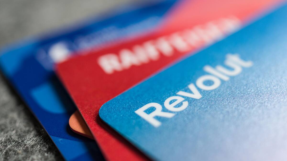 Finma Erteilt Bewilligungen: Schweizer Kunden Von Revolut Erhalten Bald ...